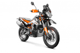 Ключевые отличия KTM 790 Adventure и Adventure R. Сколько стоит буква "R"