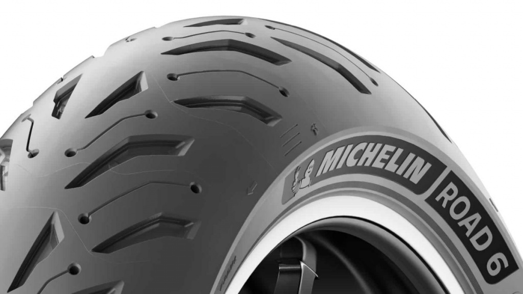 1642069303_Michelin-brings-the-new-Road-6-tire-to-MBE-2022.jpg