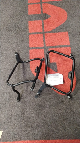 GIVI Крепеж боковых кофров Honda CBF1000/CBF1000ST (10-14) (Нет крепежа)