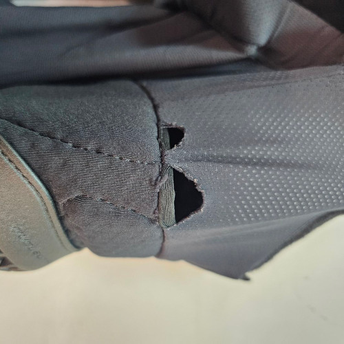 ALPINESTARS Защита колена  BIONIC FLEX KNEE PROTECTOR (разошелся шов на левом колене, 2 дырки)
