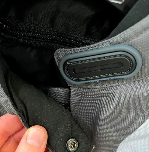 MCP Мотокуртка женская Argon (На воротнике отпала кнопка)