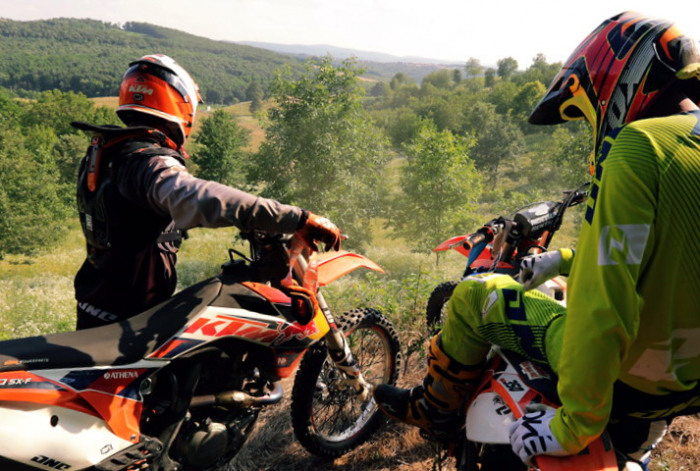 Мотоциклы эндуро. Отличие от кроссовых мотоциклов.