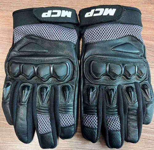MCP Мотоперчатки Wild Air (Расползся верхний слой ткани на правой перчатке в области запястья)
