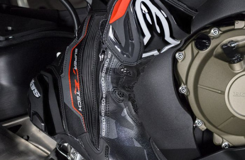 Шарнир голеностопа: дорожная спортивная обувь Alpinestars