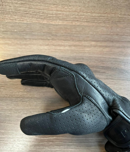 MCP Мотоперчатки классические Hound (На большом пальце правой перчатки торчит заводская резинка)