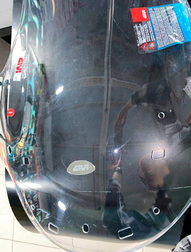 GIVI Стекло ветровое Suzuki AN 650 Burgman Executive (02-12) (Царапины по всей длине  стекла)