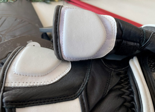 MCP Мотоперчатки летние Lasser 2 (Потемнение материала на белых сегментах)