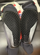 ALPINESTARS Защита колена  BIONIC FLEX KNEE PROTECTOR (дырка по шву на левом колене)