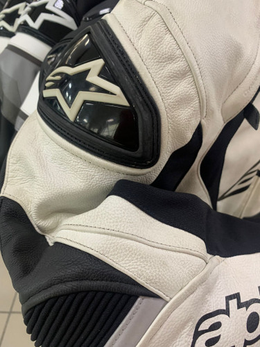 ALPINESTARS Мотокуртка кожаная JAWS LEATHER JACKET (Куртка грязная со следами эксплуатации)