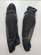 ALPINESTARS Защита колена  BIONIC FLEX KNEE PROTECTOR (разошелся шов на левом колене, 2 дырки)