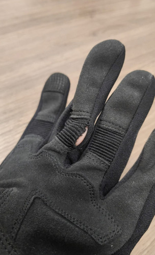 MCP Мотоперчатки Forester (Расходятся швы на левой перчатке на указательном,среднем пальцах и на ладони)