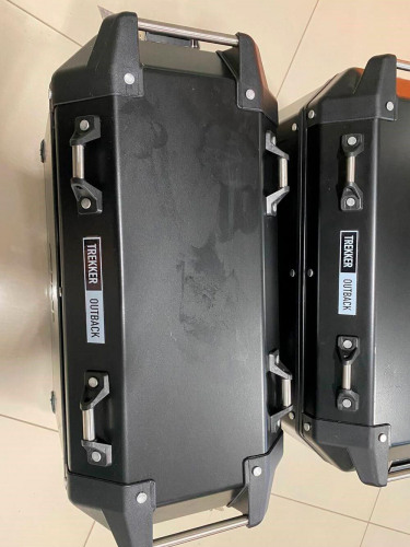 GIVI Комплект боковых кофров алюминиевых TREKKER OUTBACK(Потертости на крышках,царапины на кофре 48л)