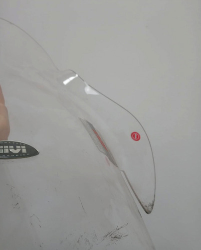 GIVI Стекло ветровое Suzuki UH 125/150 Burgman (02-06) (потертости, царапины)