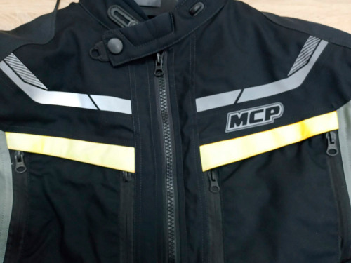MCP Мотокуртка Hurricane(выцвели желтые вставки на груди, нераввномерный цвет)