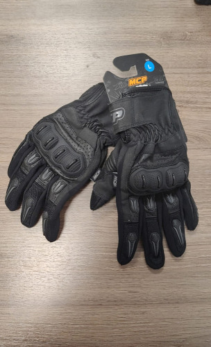 MCP Мотоперчатки Forester (Расходятся швы на левой перчатке на указательном,среднем пальцах и на ладони)