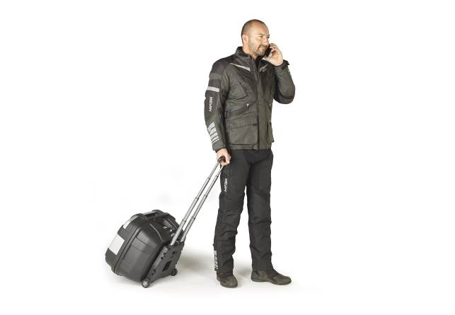 Givi S410: Мобильная площадка для центрального кофра