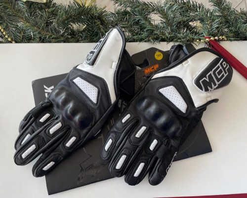 MCP Мотоперчатки спортивные Prime (Потемнение материала на белых сегментах)