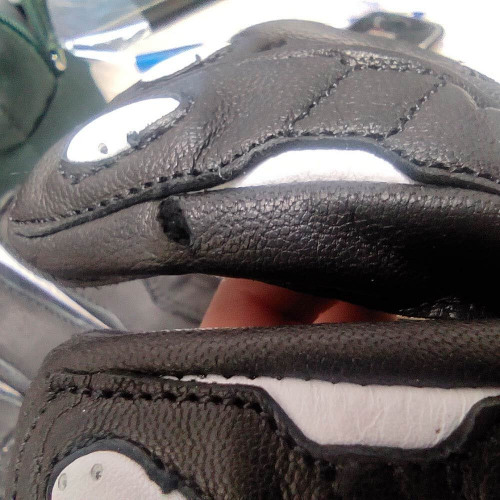 MCP Мотоперчатки Flash(Разошлась кожа на среднем пальце правой перчатки)