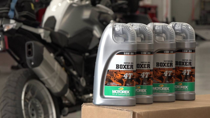 В правом углу ринга мотомасло Motorex Boxer, специально для оппозитных моторов