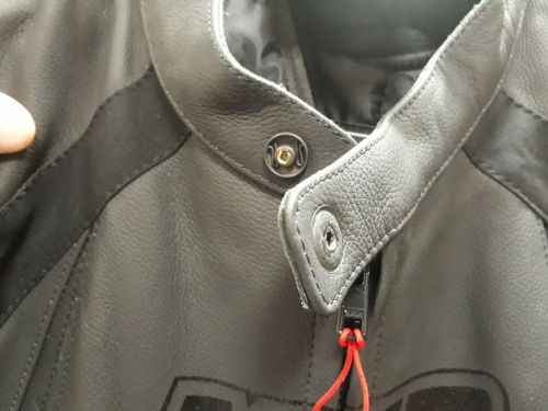 MCP Мотокуртка кожаная спортивная Aragon (отвалилась заклепка на шее)