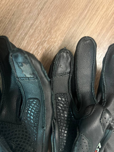 LS2 Мотоперчатки SWIFT RACING GLOVES (стерлись сенсорные накладки на указательных пальцах)