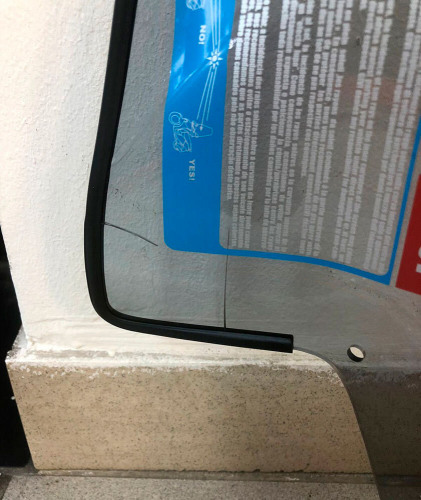 GIVI Стекло ветровое Yamaha FZ1 Fazer 1000 (06-15) (две трещины сбоку)