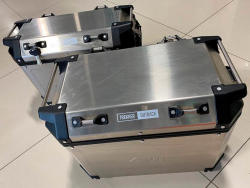 GIVI Комплект боковых кофров алюминиевых TREKKER OUTBACK (Царапины на обеих кофрах)