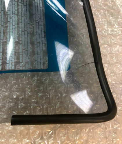 GIVI Стекло ветровое Yamaha FZ1 Fazer 1000 (06-15) (две трещины сбоку)