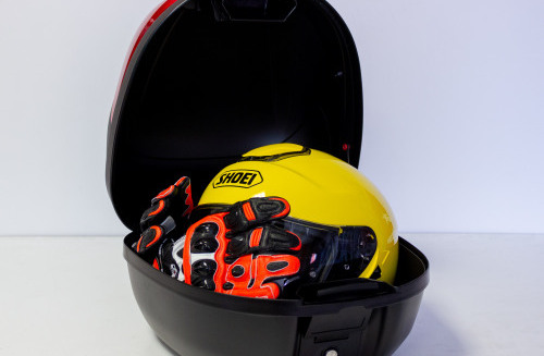 Бюджетные кофры: Багажные решения серии GIVI Monolock на один шлем