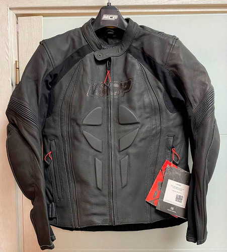 MCP Мотокуртка кожаная спортивная Aragon (Оторвана застежка на воротнике)