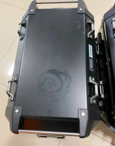 GIVI Комплект боковых кофров алюминиевых TREKKER OUTBACK(Потертости на крышках,царапины на кофре 48л)