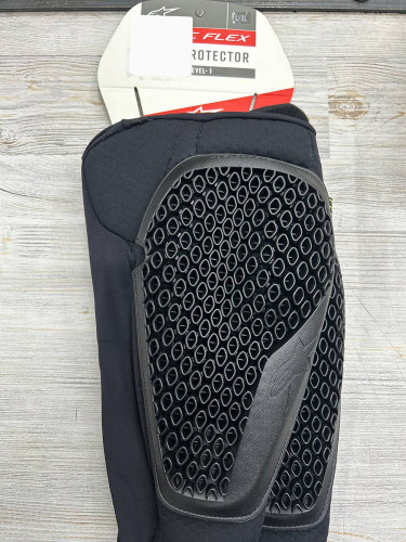 ALPINESTARS Защита колена  BIONIC FLEX KNEE PROTECTOR (Разошелся шов на левом наколеннике)