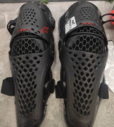 ALPINESTARS Защита колена SX-1 v2  KNEE PROTECTOR(На наколеннике отсутствует заклепка выше коленной чашечки)
