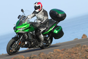 Версис-турист: аксессуары GIVI для мотоцикла Kawasaki Versys 1000 последнего поколения.