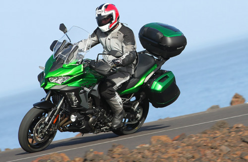 Версис-турист: аксессуары GIVI для мотоцикла Kawasaki Versys 1000 последнего поколения.