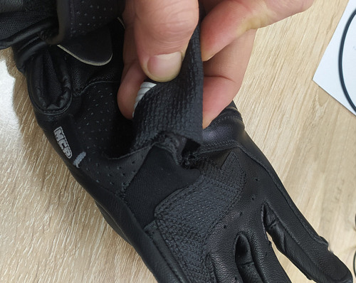 MCP Мотоперчатки Spyder (Разошелся шов на правом большом пальце.Отошла накладная часть)